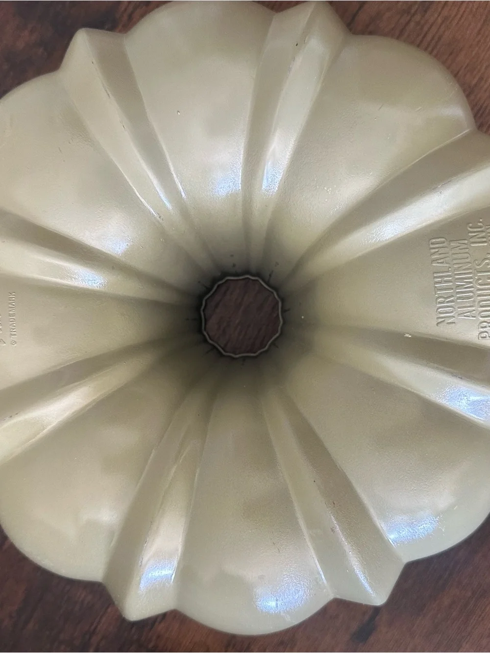 Rare 1970s Nordic ware Bundt pan avocado green. New w/ box, liner & recipe book